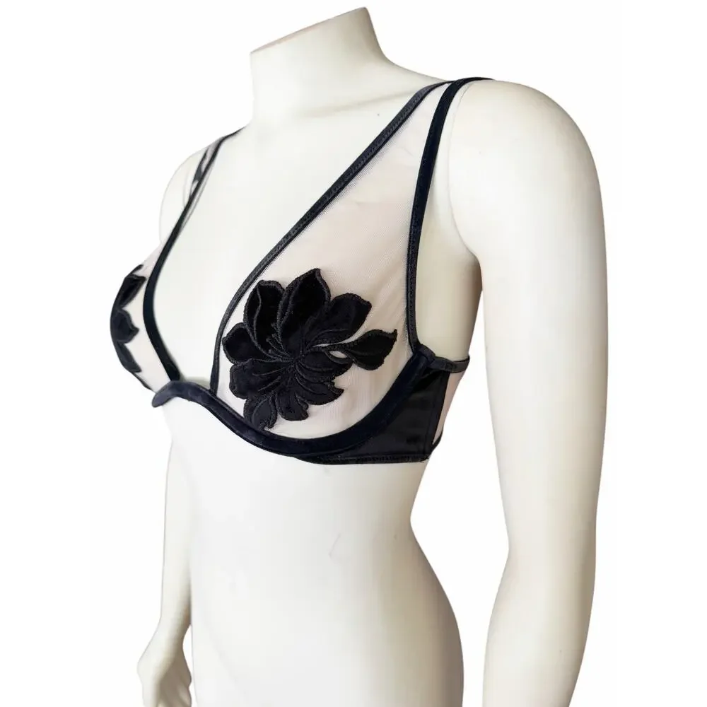 Victoria’s Secret Very Sexy Velvet Applique Sheer Unlined Plunge Bra 34B Mesh